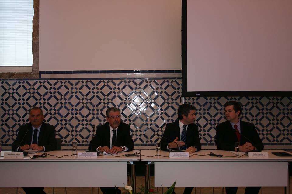 Câmara de Coimbra vai ter Gabinete de Apoio ao Emigrante