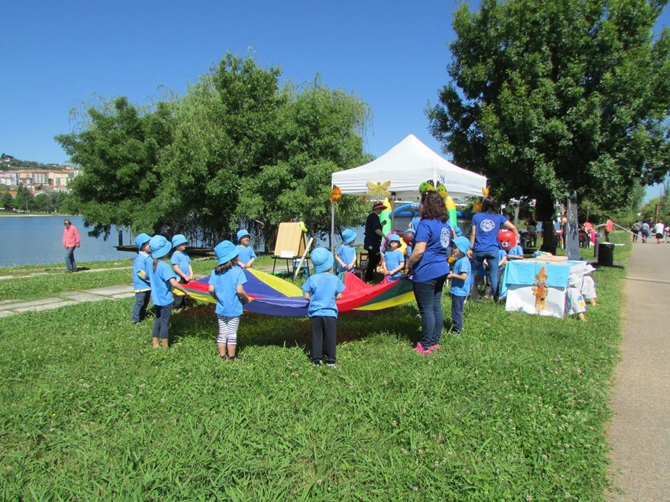 Parque Verde encheu-se de crianças na aldeia das oficinas