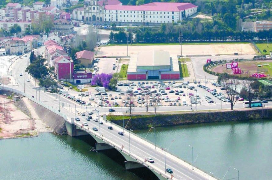 Construção de estacionamento da Praça das Cortes vai a concurso público