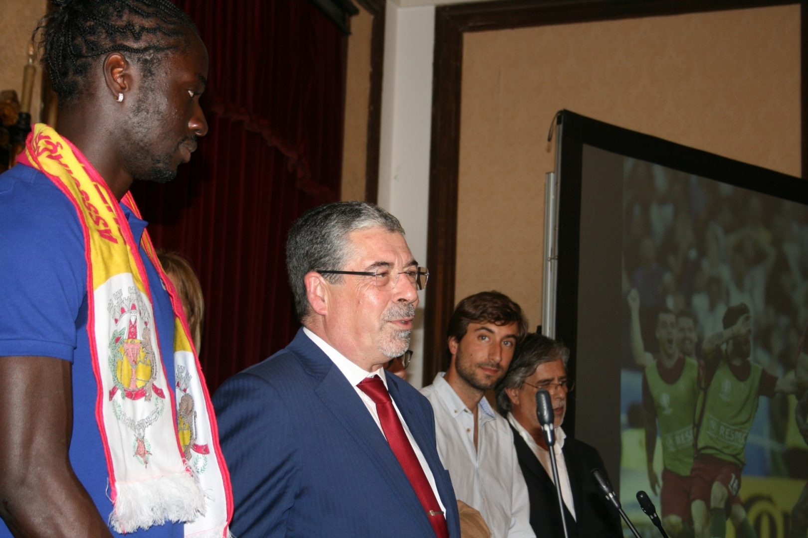 Salão Nobre da CMC encheu como nos grandes momentos para homenagear Éder