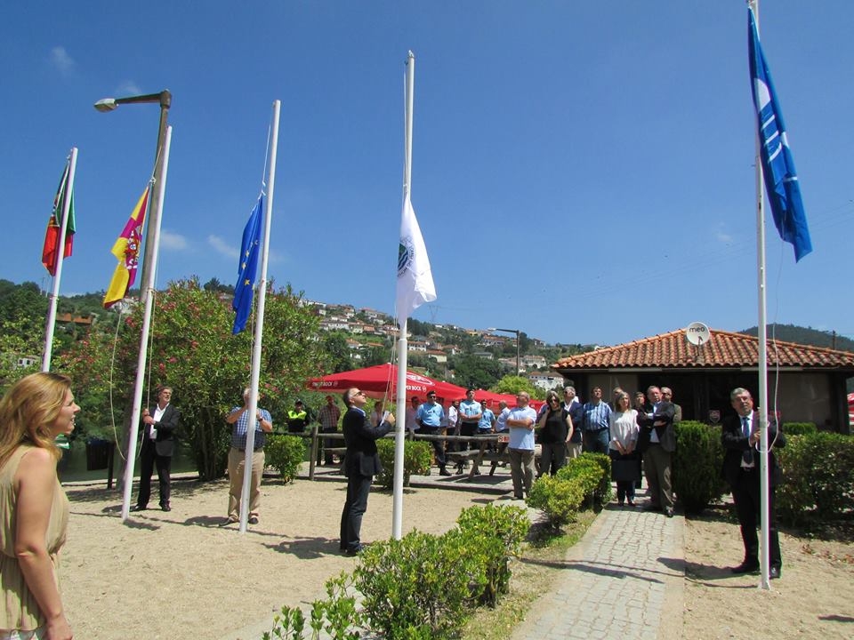 Bandeira azul hasteada na Praia Fluvial de Palheiros e Zorro