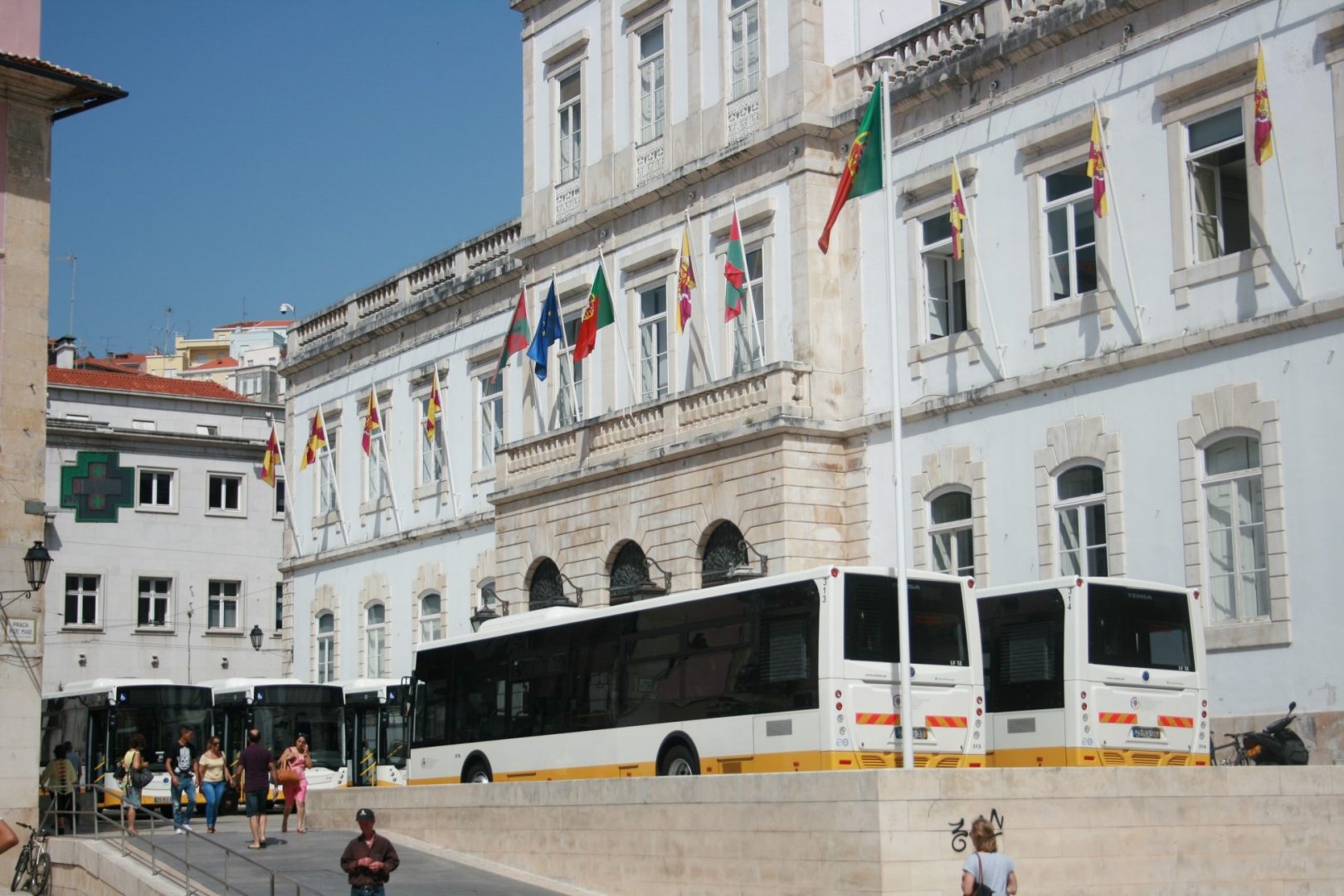 SMTUC equipados com cinco autocarros novos