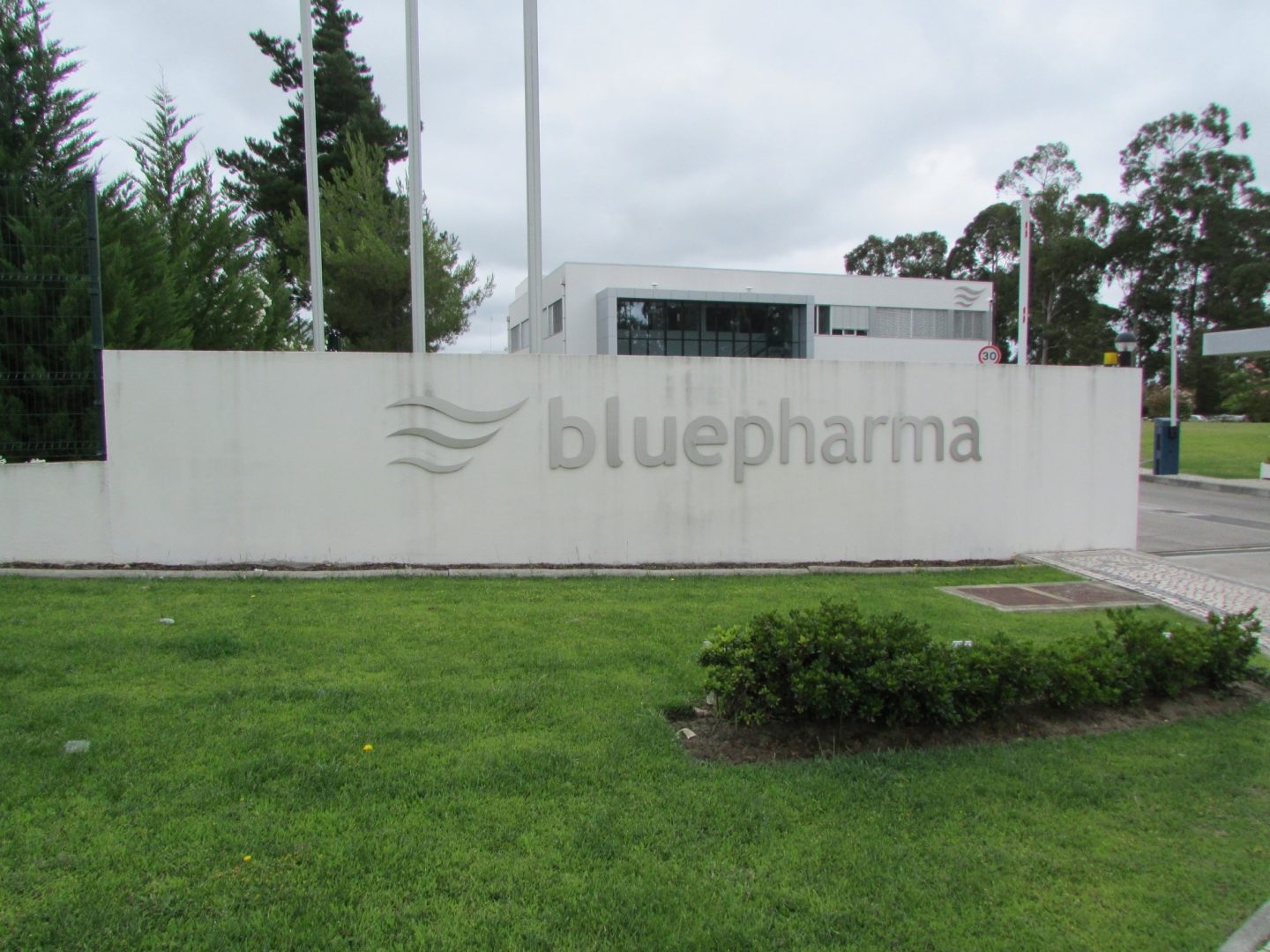 Bluepharma adquire terreno camarário para criação de 100 novos postos de trabalho