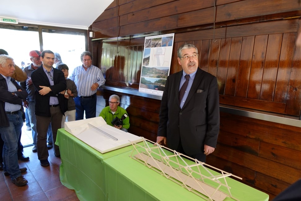Manuel Machado apresentou maquete da ponte pedonal definitiva para a praia fluvial de Palheiros e Zorro