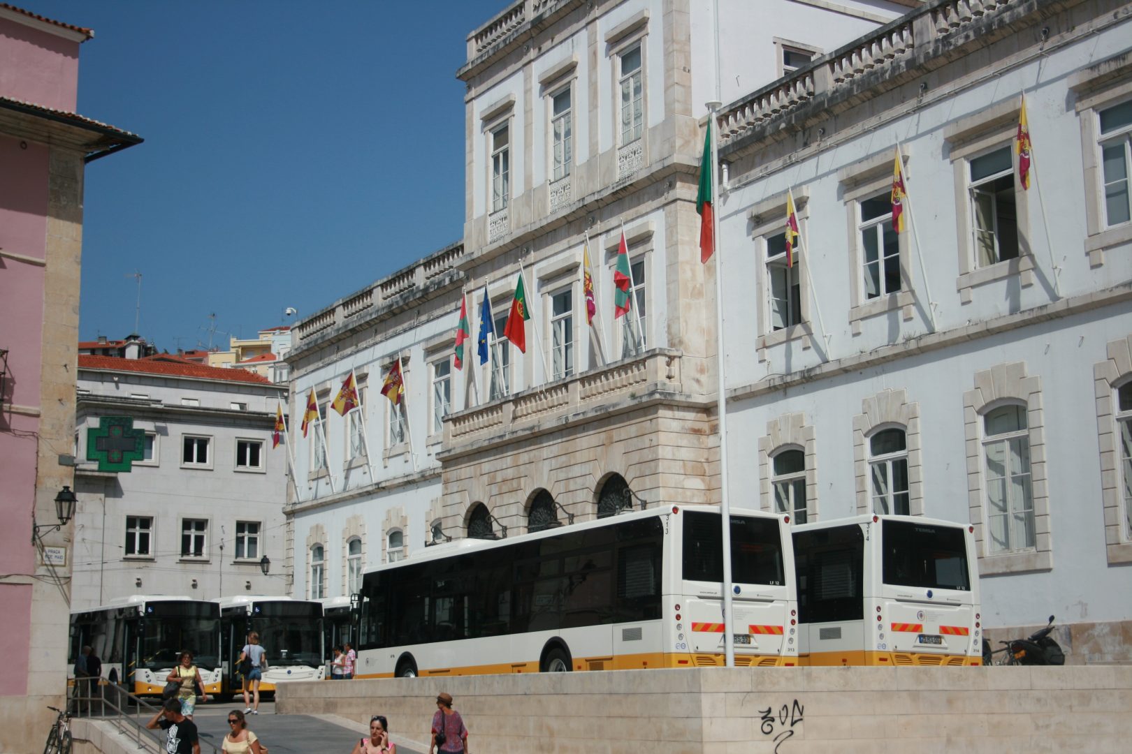 Assinado contrato de fornecimento de cinco autocarros novos para os SMTUC