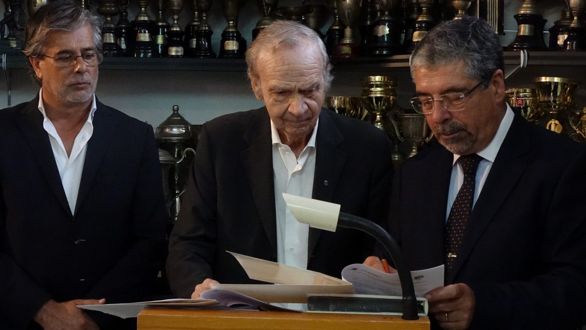 Assinado contrato-programa que prevê um apoio de 50 mil euros para obras no pavilhão de Santa Clara