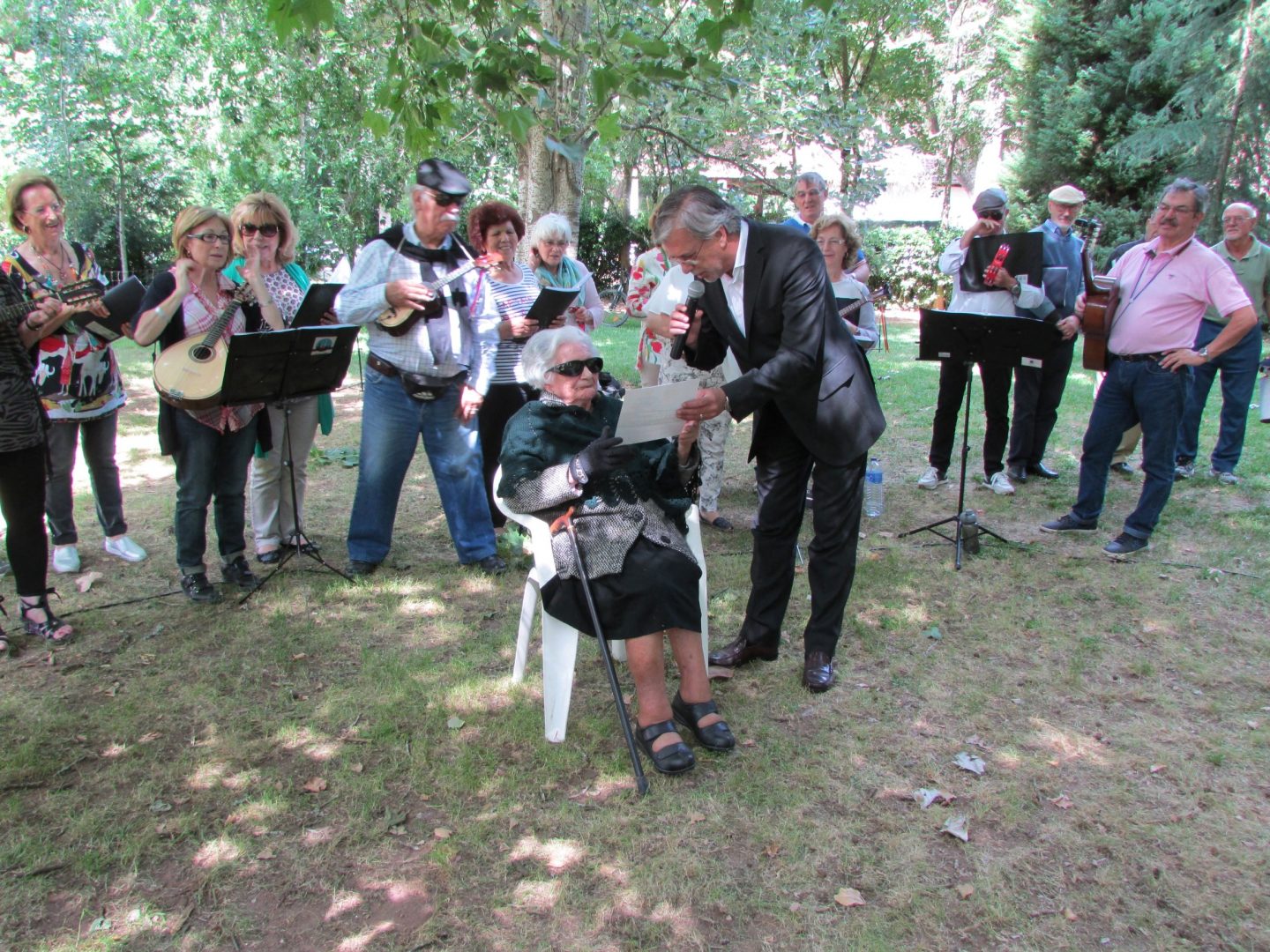 Idosa de 103 anos participa em programa desportivo organizado pela CMC