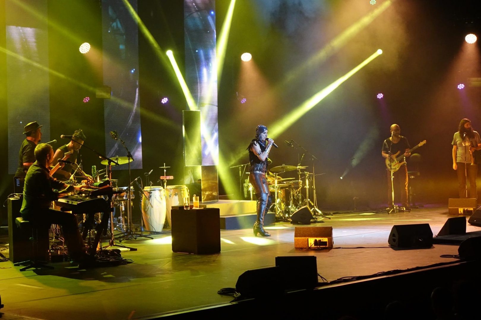 Ney Matogrosso exuberante consquistou público do Convento São Francisco