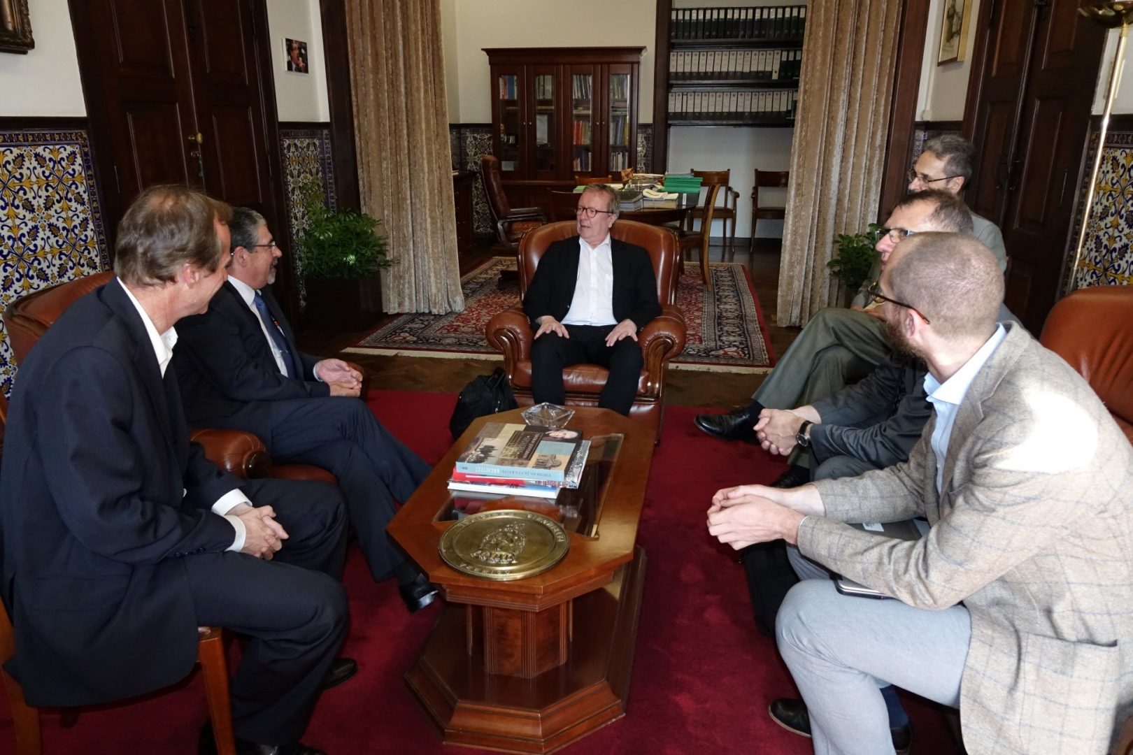 Comitiva da OCDE de visita a Coimbra recebida por Manuel Machado