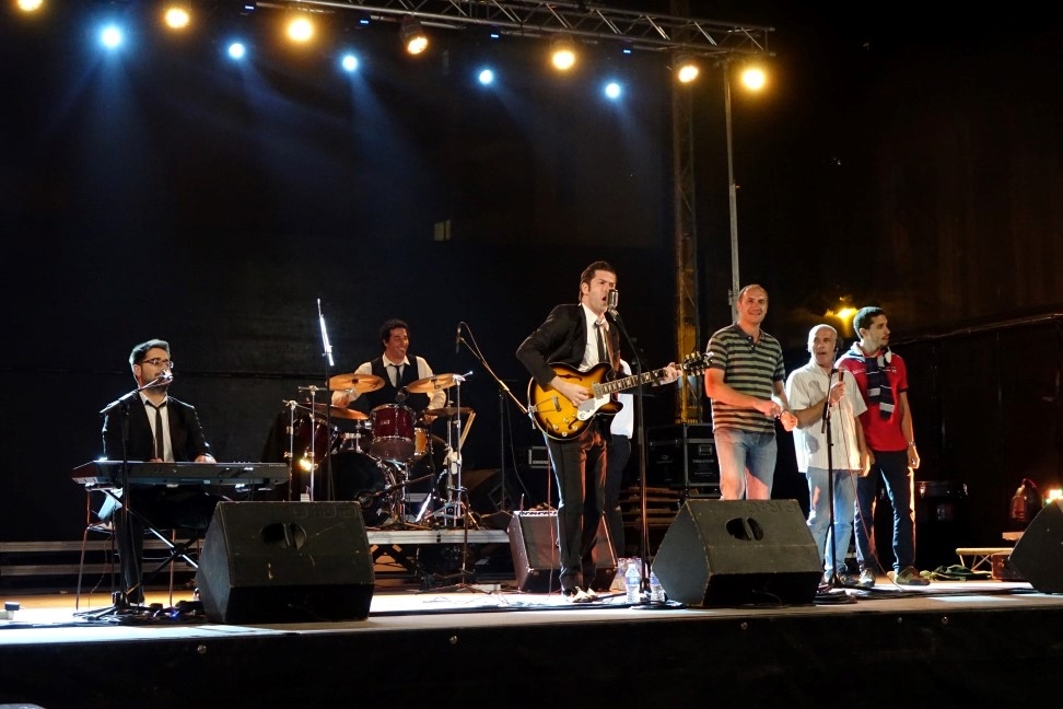 The Jukeboxers proporcionaram espetáculo contagiante e inesquecível