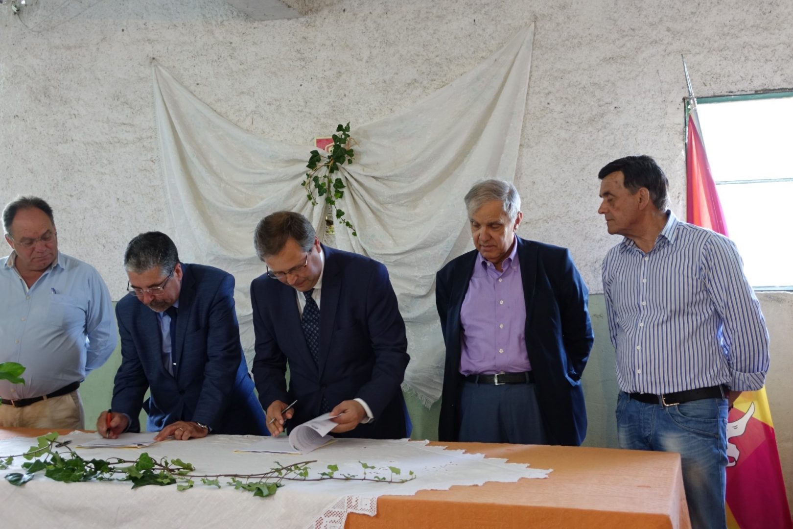 Manuel Machado e Miguel Baptista assinaram acordo para requalificação da Ponte da Trémoa