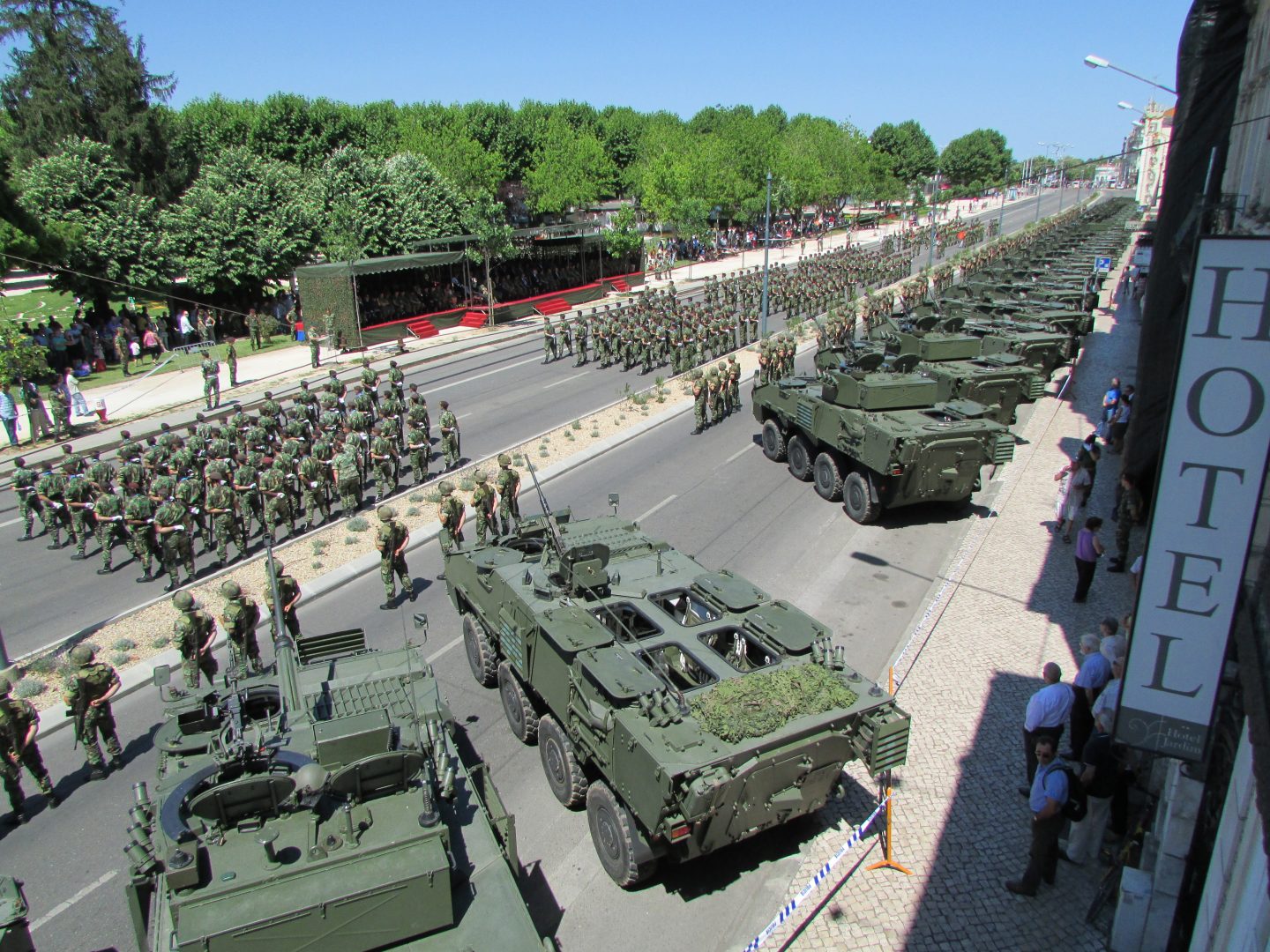 Condicionamento de trânsito na Av. Emídio Navarro devido a cerimónias militares no dia 5 de julho