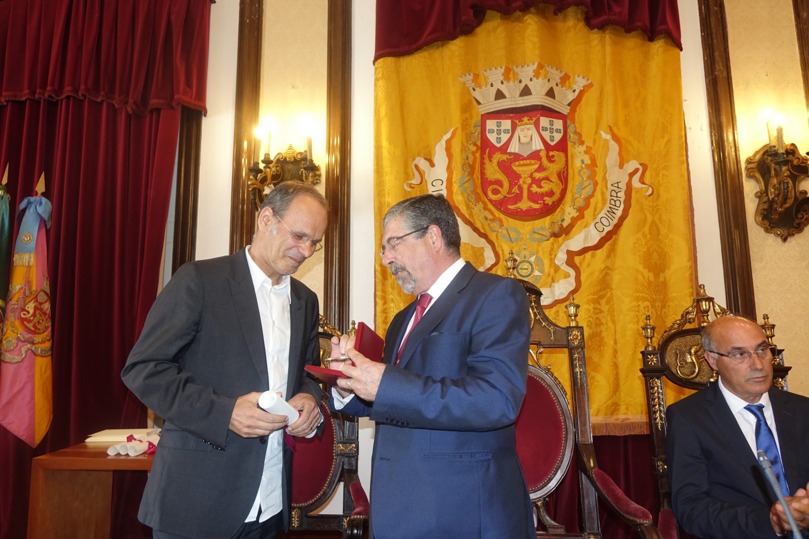 Prémios de arquitetura e música e assinatura de protocolos em Dia da Cidade