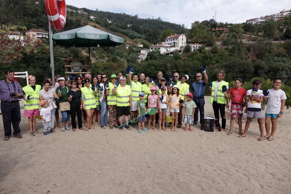 Praia Fluvial de Palheiros e Zorro acolheu ação ambiental e de limpeza promovida pela CMC e JF de Torres do Mondego