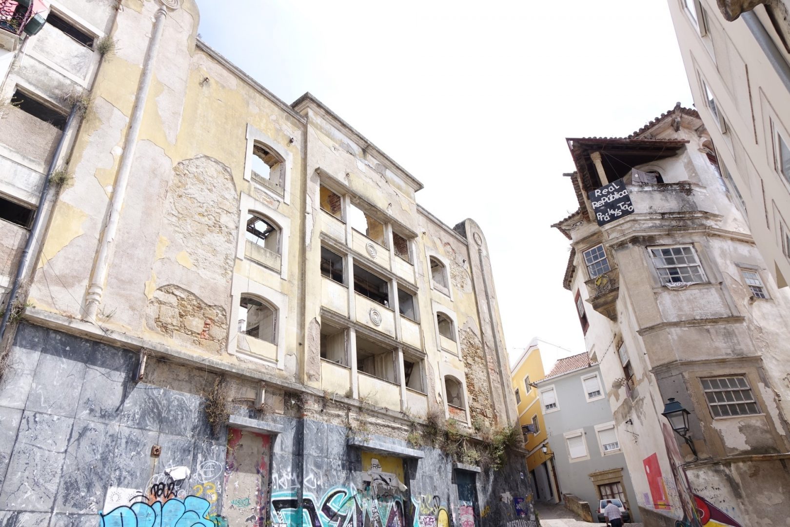 Antigo Teatro Sousa Bastos deverá acolher habitação e um espaço cultural 