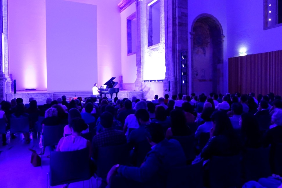 Antiga igreja do Convento São Francisco acolheu concerto de B Fachada de tributo a Zeca Afonso