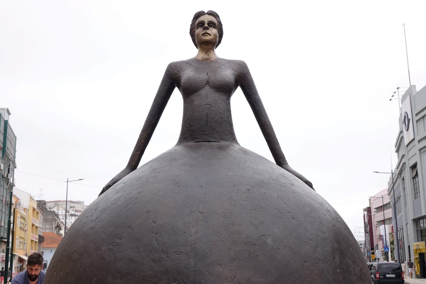 Escultura da princesa Cindazunda é uma homenagem à mulher de Coimbra