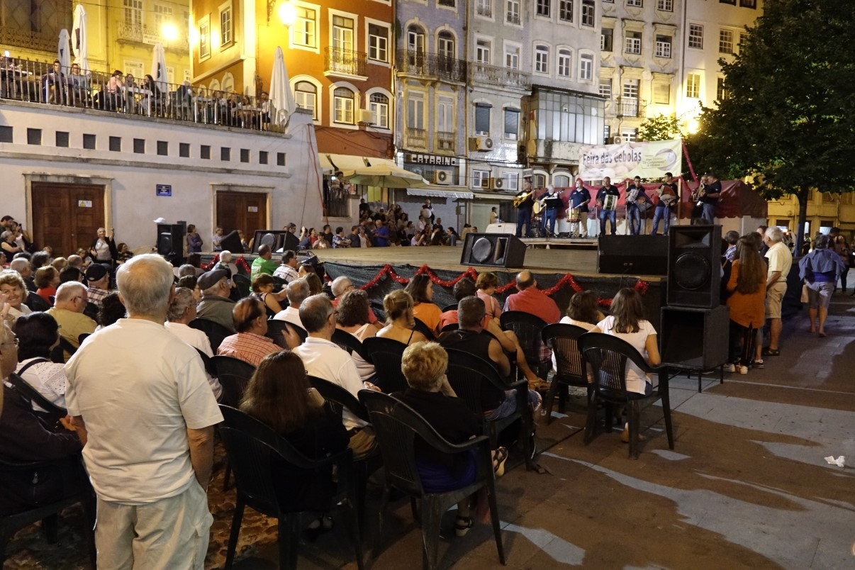 Feira das Cebolas termina hoje na Praça Velha