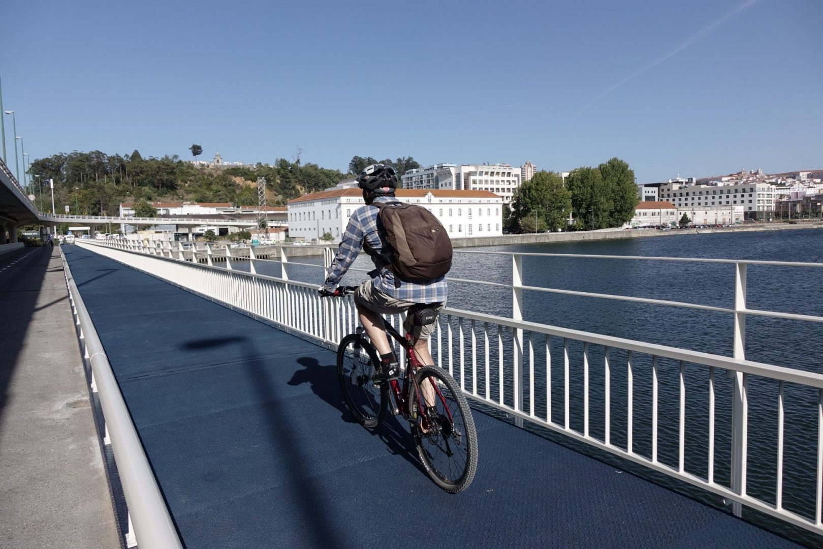 Nova ponte pedonal e ciclável sobre o Mondego entrou hoje em funcionamento