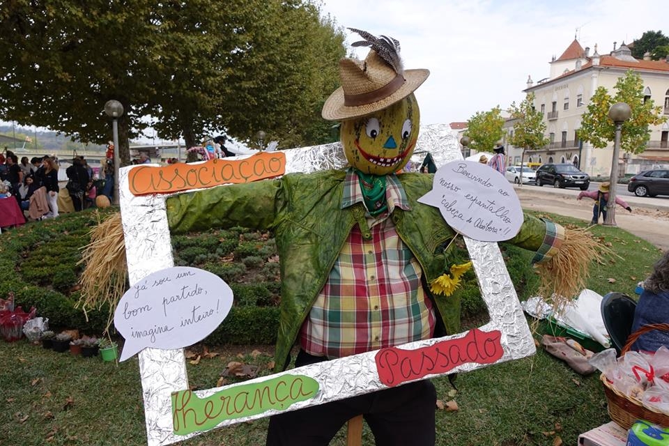 Parque Manuel Braga “invadido” por espantalhos