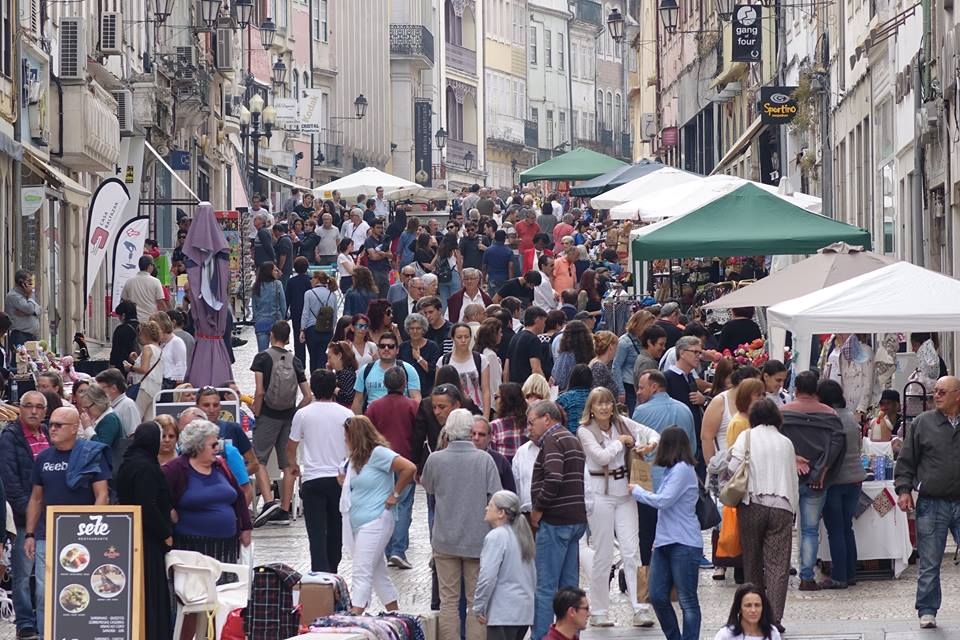 Feira de Artesanato Urbano enche ruas da Baixa de Coimbra