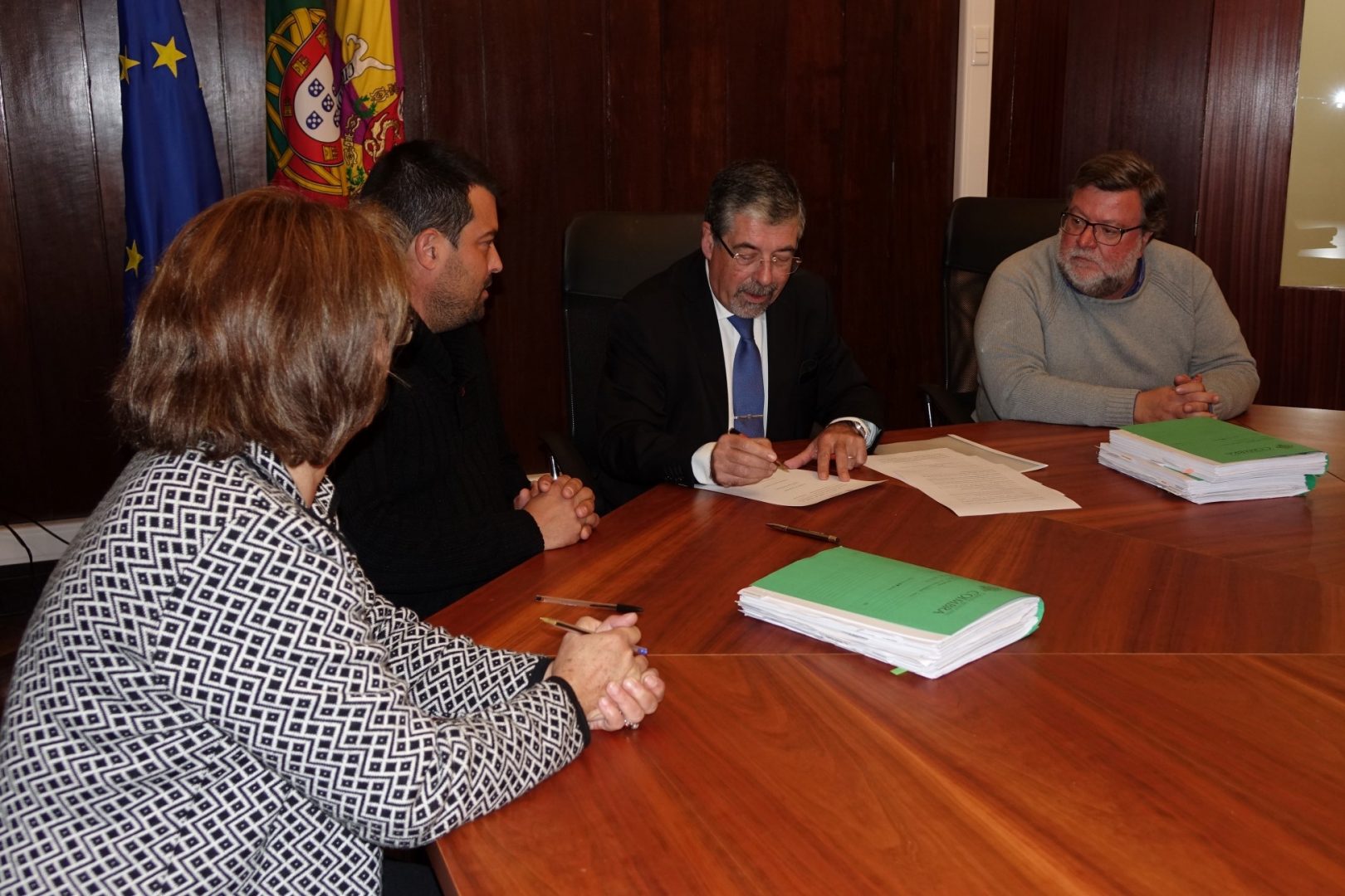 Assinado contrato para a empreitada de “Reconstrução de 38 Habitações no Bairro de Celas”