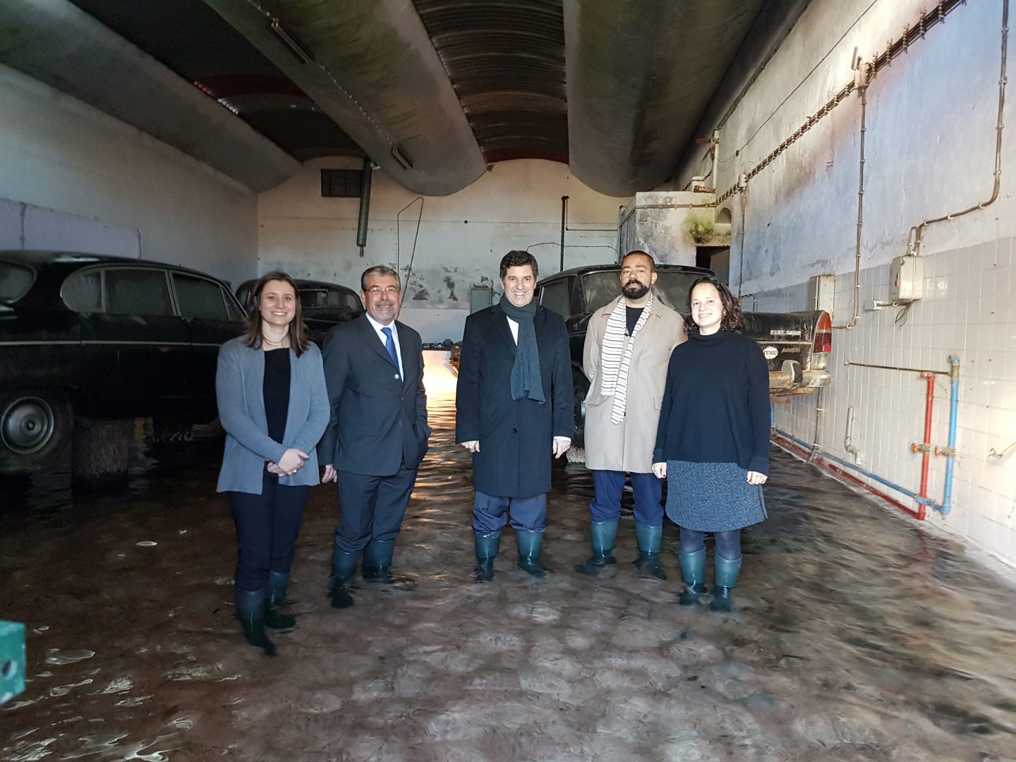 Ministro da Economia visita exposição da Bienal no Mosteiro de Santa Clara-a-Nova