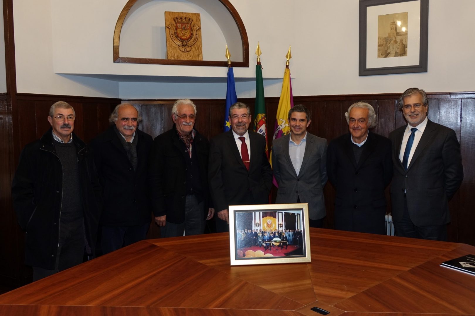 Núcleo de Veteranos da AAC recebido na CMC para assinalar 50 anos da época 66/67