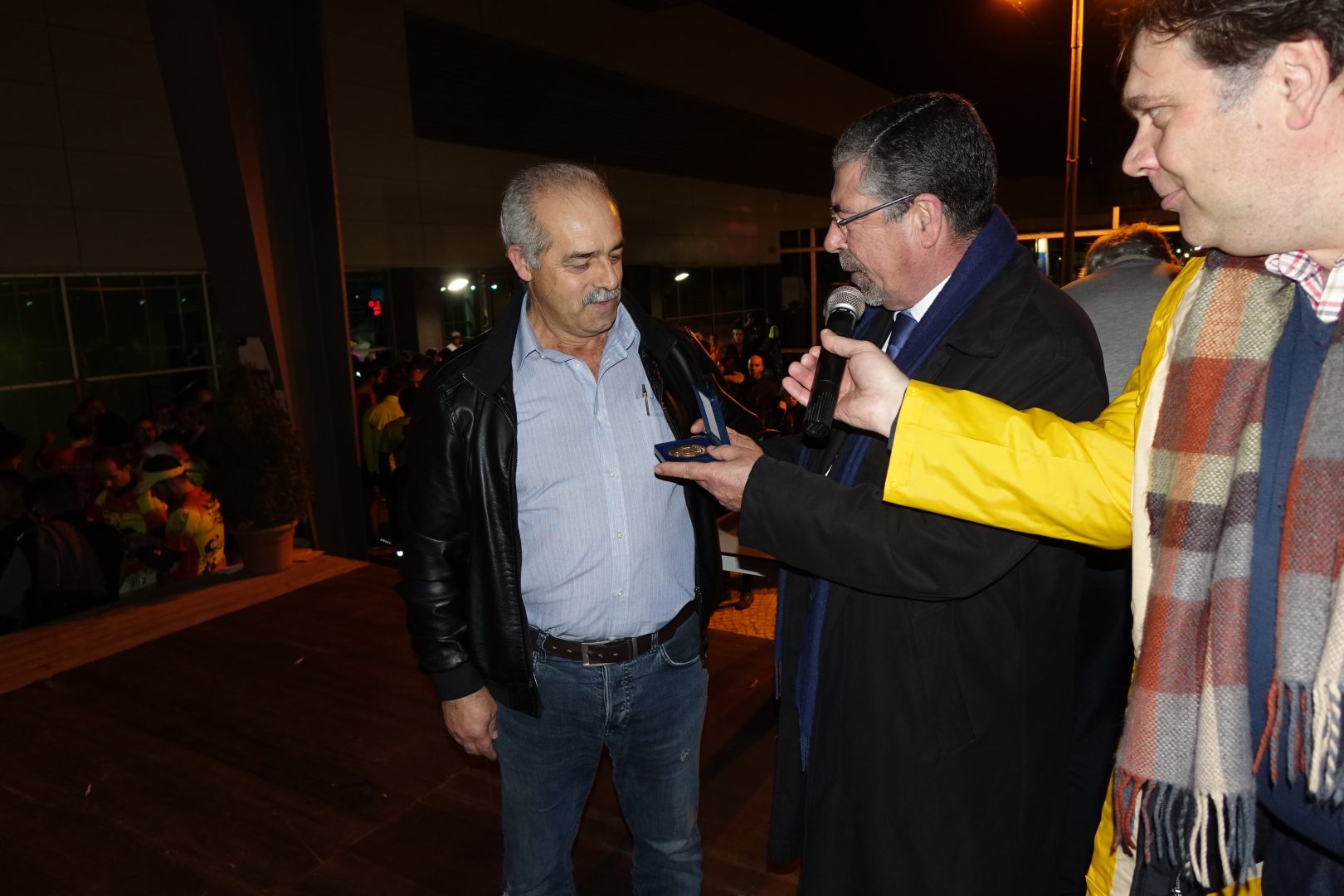 Manuel Machado homenageia António Simões, vencedor da 1.ª e 2.ª edições da São Silvestre de Coimbra