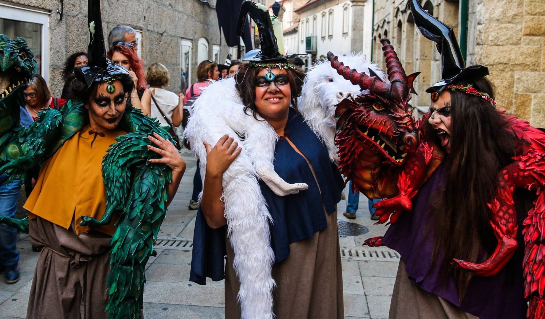Teatro de rua, concertos, conferência/jantar natalício e Feira das Velharias integram a programação de Natal da CMC até sábado