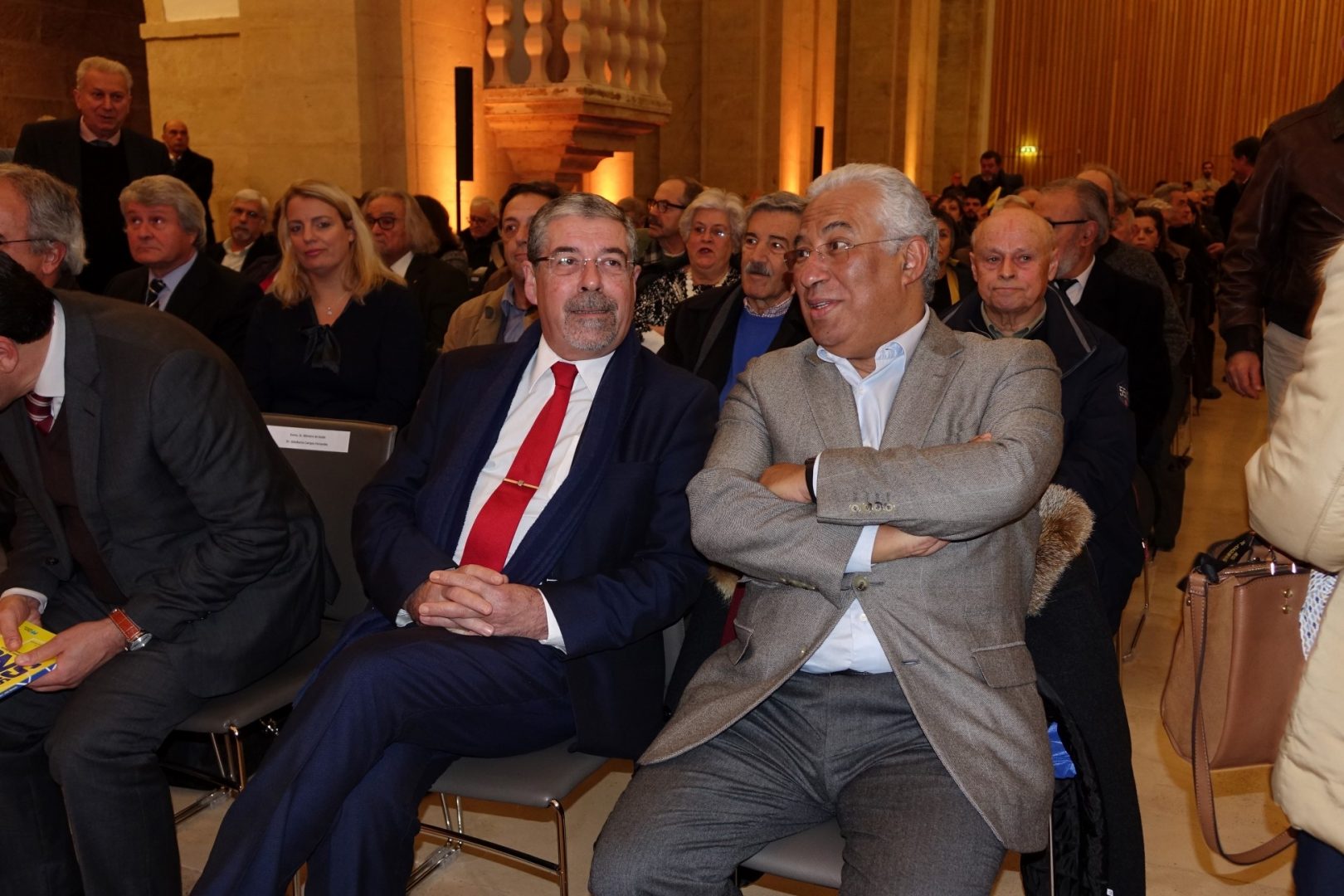 Primeiro-ministro e ministro da Saúde admitem, em Coimbra, reflexão sobre o SNS