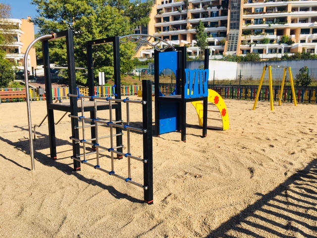 CMC requalifica parques infantis da Quinta da Lomba e de Trouxemil