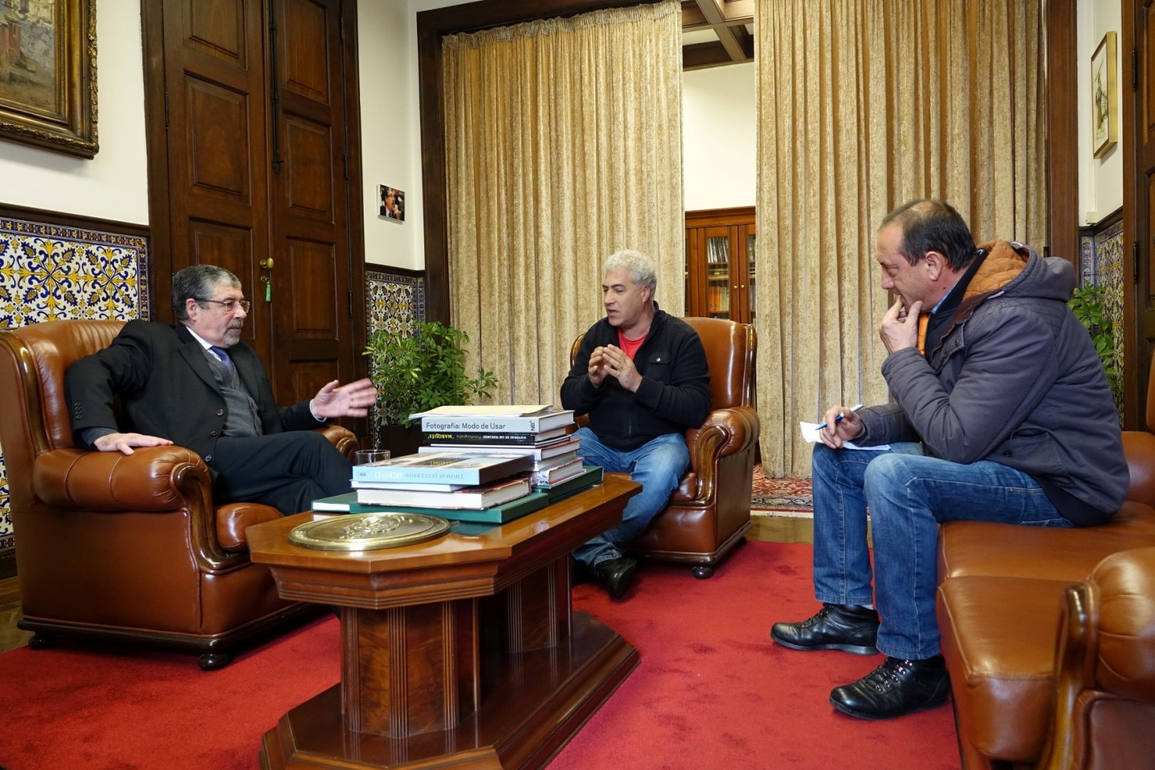 Manuel Machado contra o encerramento de Estações de Correios