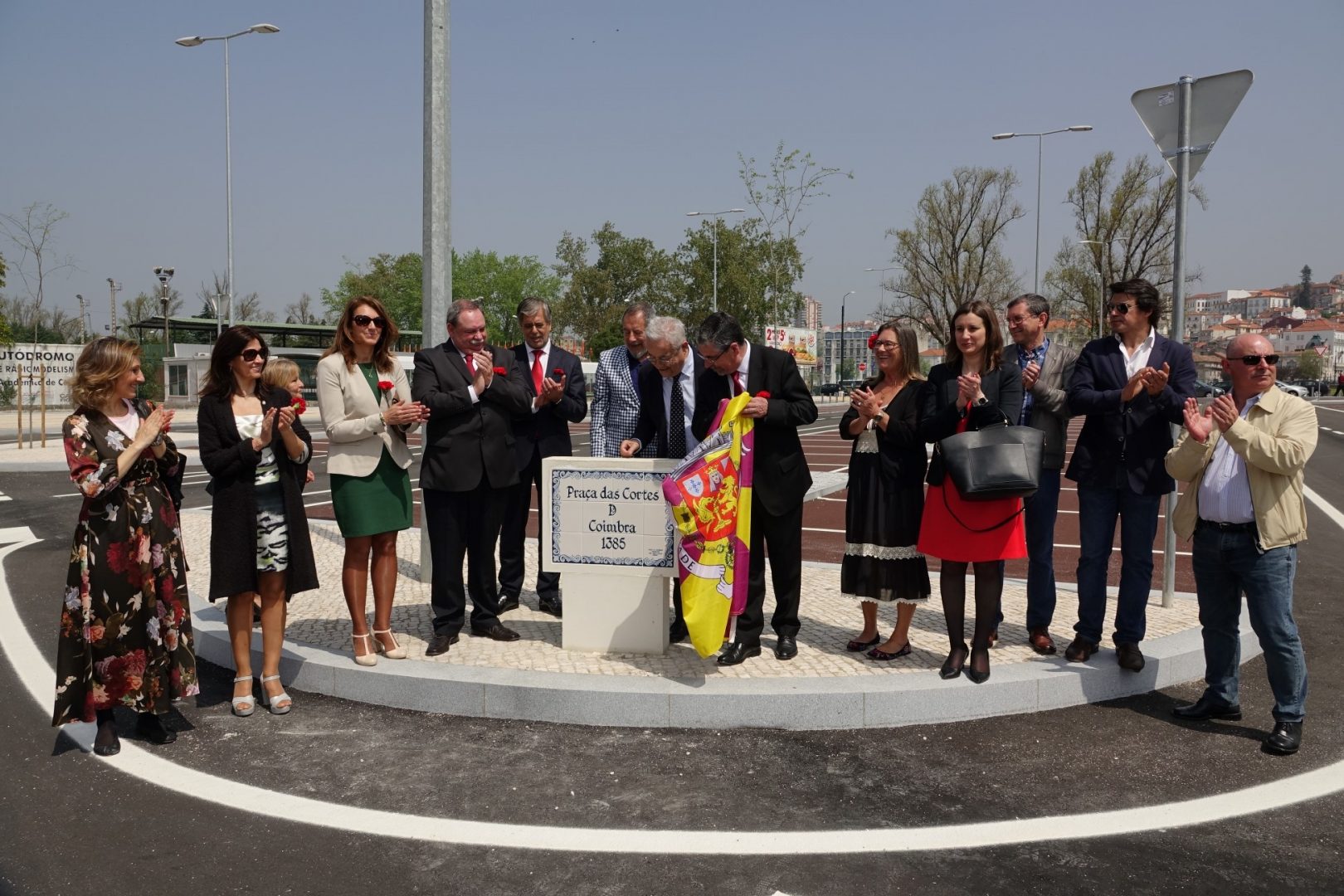 Praça da Cortes devolvida à cidade com novo brio após requalificação