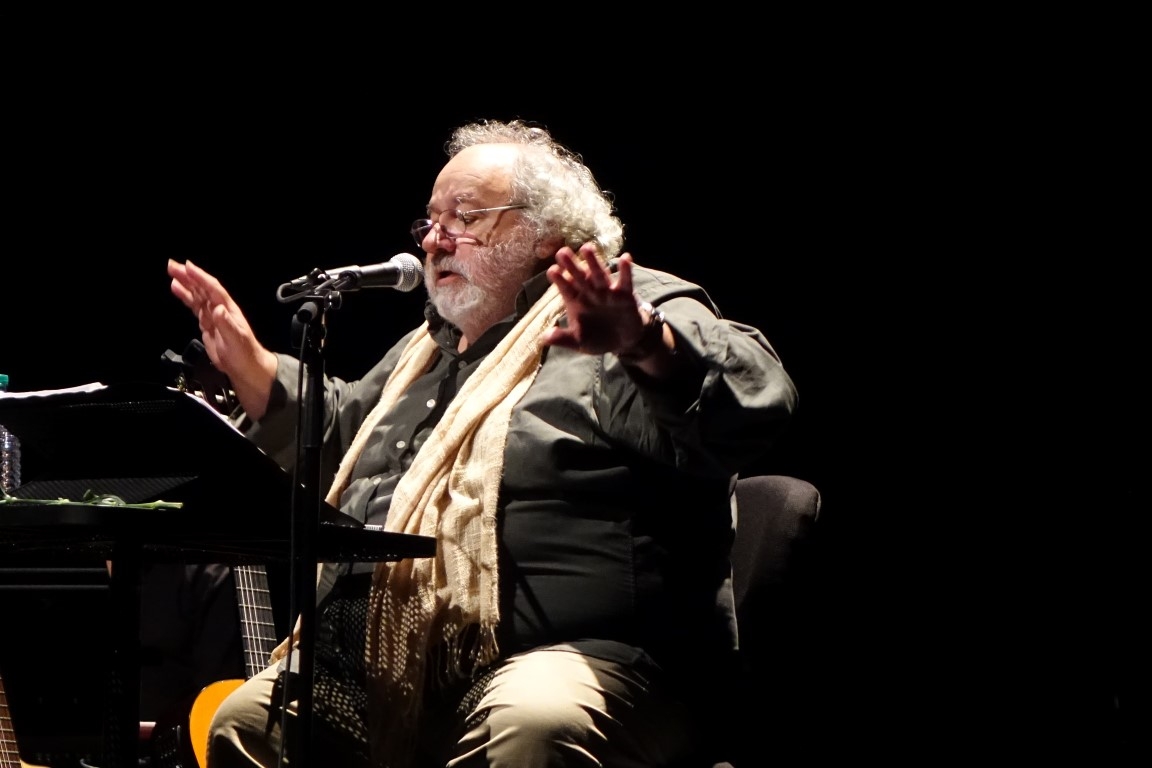 Canções de Pedro Barroso na celebração do 25 de Abril no Convento São Francisco