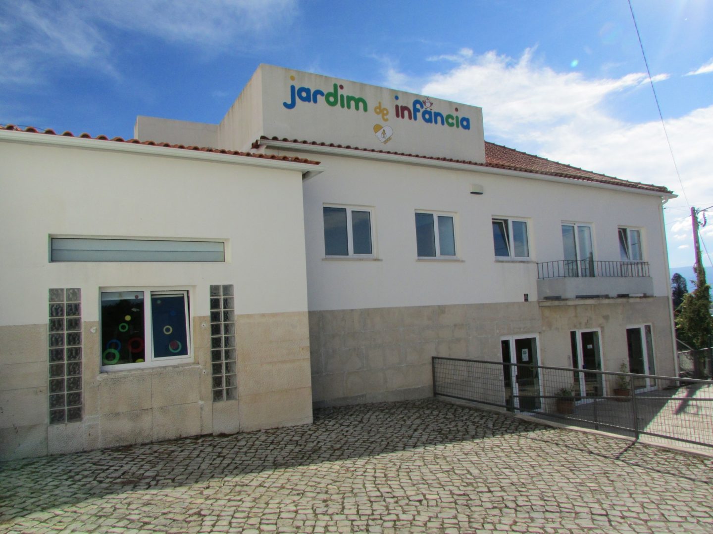 CMC concede apoio de 5 mil euros ao Centro Paroquial de Bem-Estar Social de Almalaguês para implementação da sala de fisioterapia