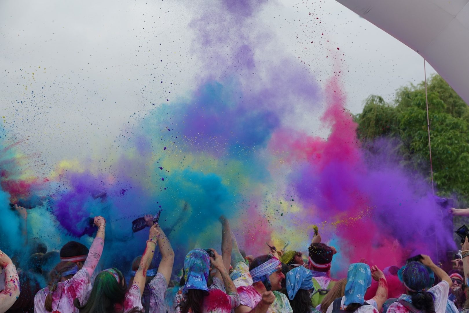 Mais de 5 mil pessoas aderiram à corrida da diversão e das cores