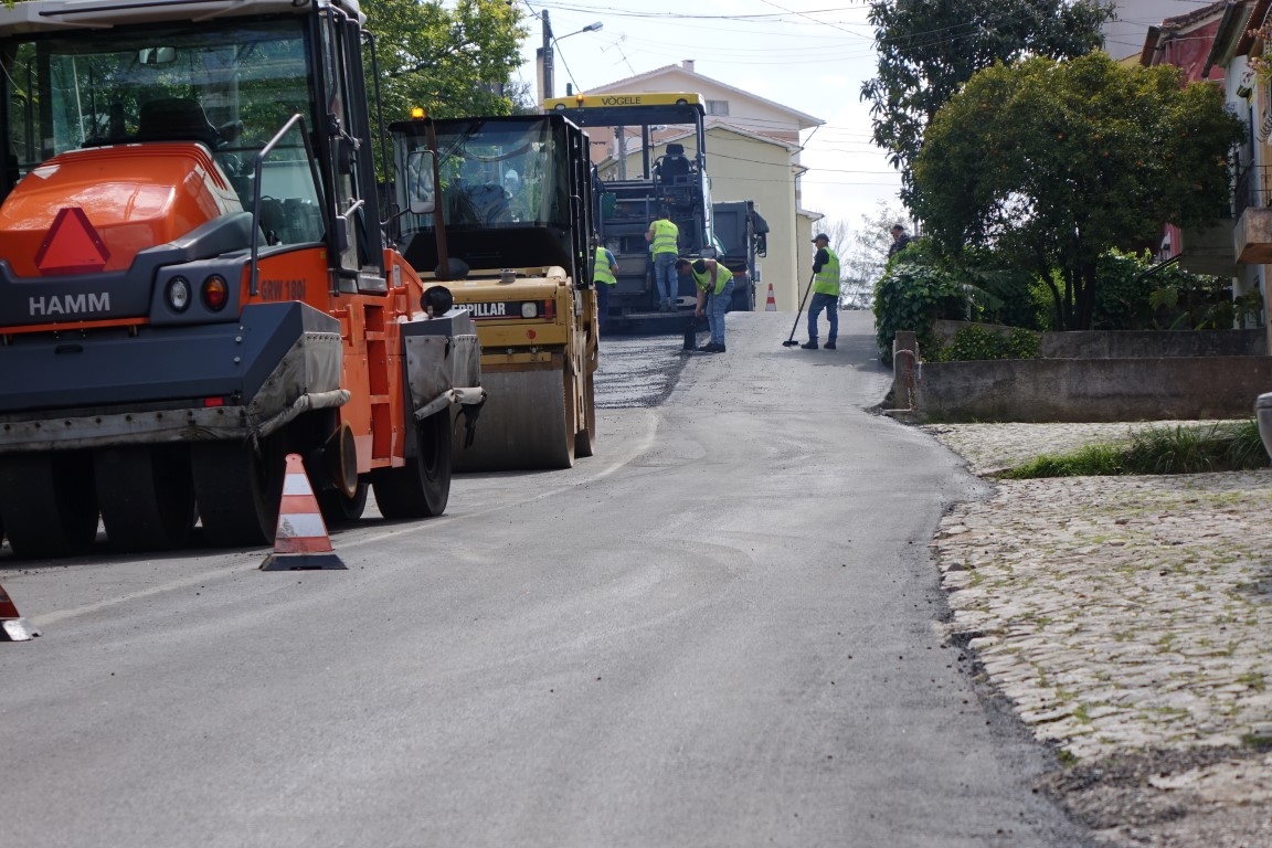 CMC repavimenta R. Olímpio Nicolau Rui Fernandes e Av. Sá da Bandeira