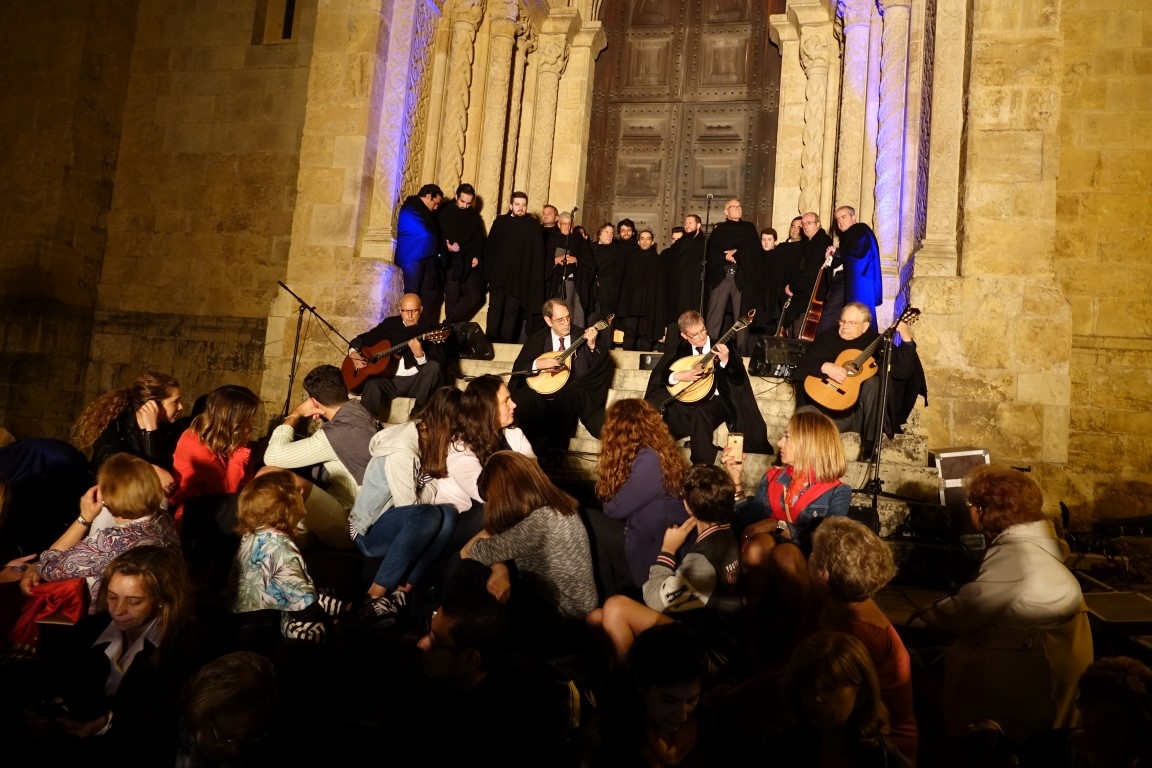 Antigos estudantes oferecem Serenata a Coimbra