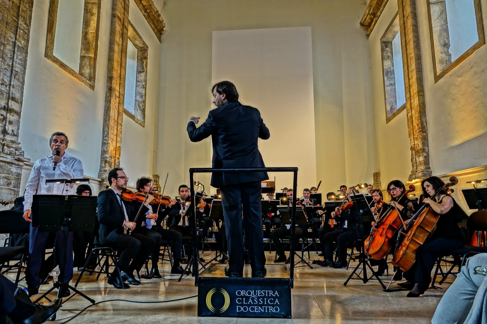 Orquestra Clássica do Centro com João Afonso esgota antiga igreja do Convento São Francisco