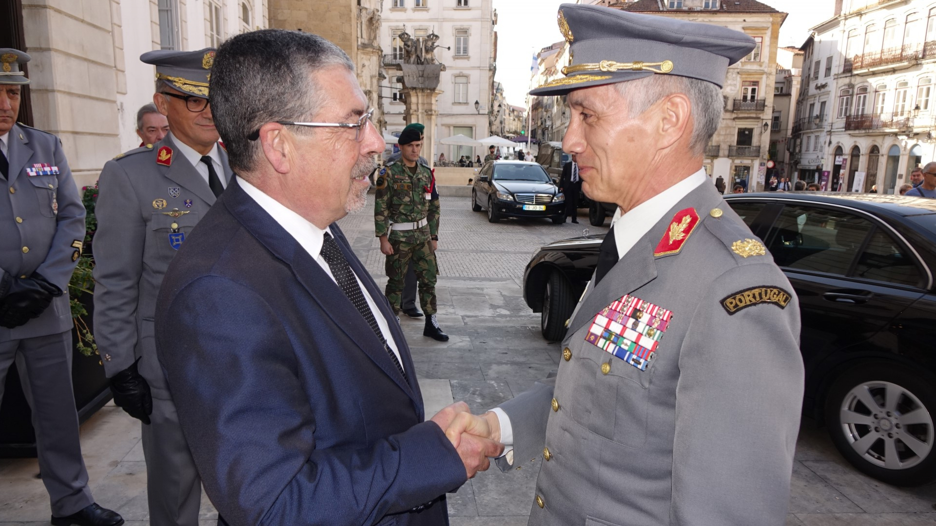 Manuel Machado recebe General Chefe do Estado-Maior do Exército no primeiro ato oficial deste
