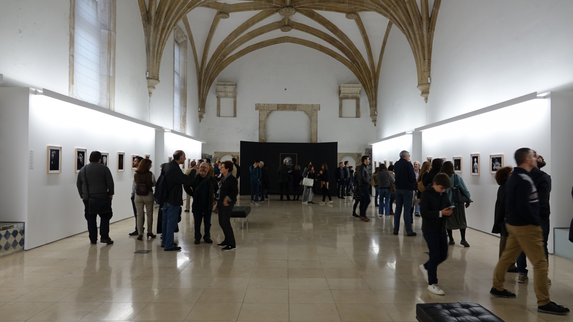 Inaugurada exposição de fotografia de Pedro Medeiros que fica até janeiro na Sala da Cidade