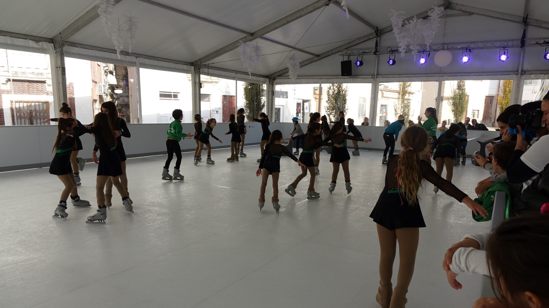 Pista de Gelo e Casinha do Pai Natal entraram hoje em funcionamento