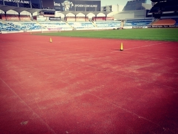 Câmara lança concurso público para reabilitar pista de atletismo do Estádio