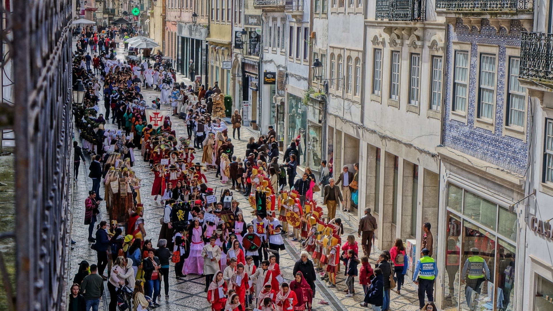 Carnaval da Cáritas animou Baixa de Coimbra