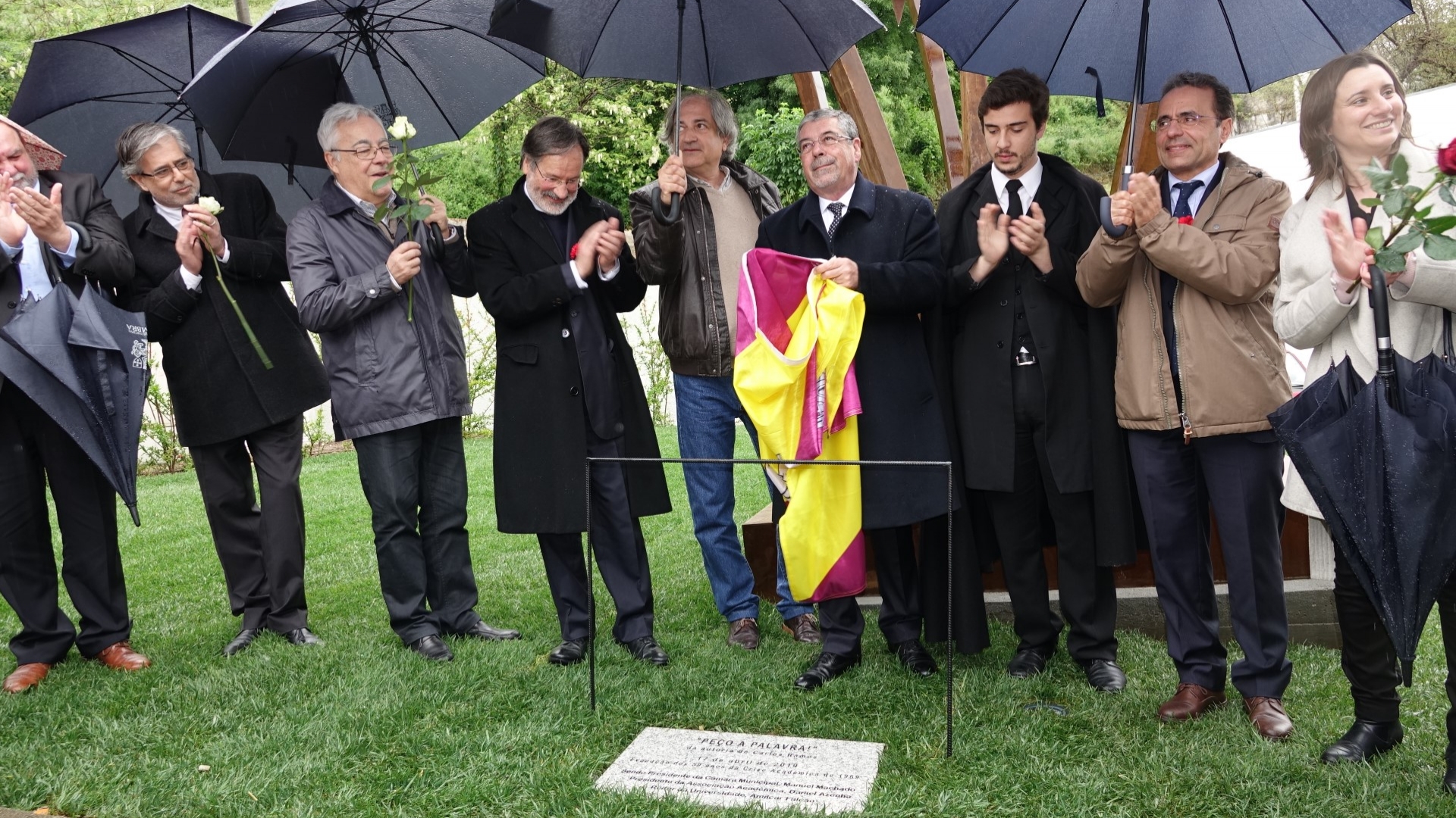 CM Coimbra homenageia estudantes da Crise Académica de 1969 com uma escultura