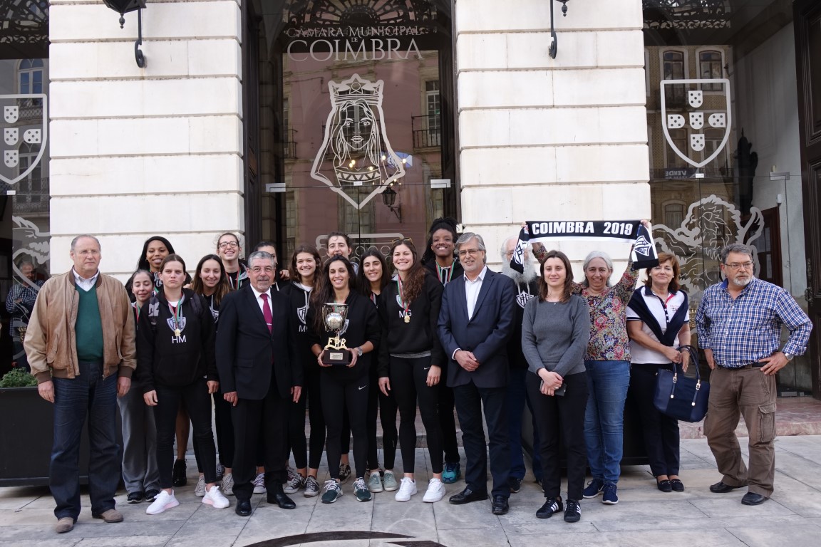 Vencedoras do campeonato feminino de basquetebol recebidas no Salão Nobre