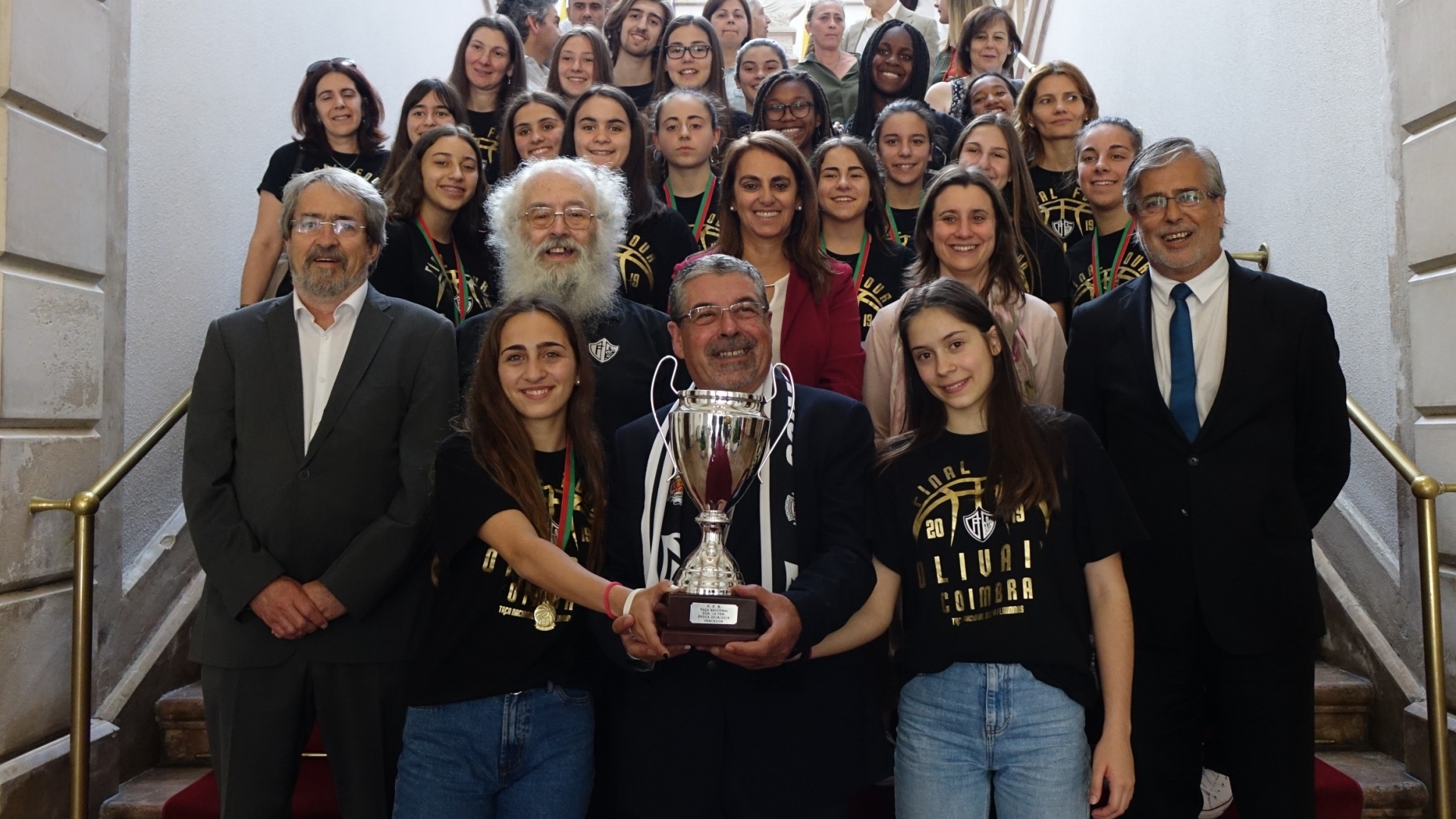 Sub16 do Olivais homenageadas pela CM Coimbra após vitória da Taça Nacional