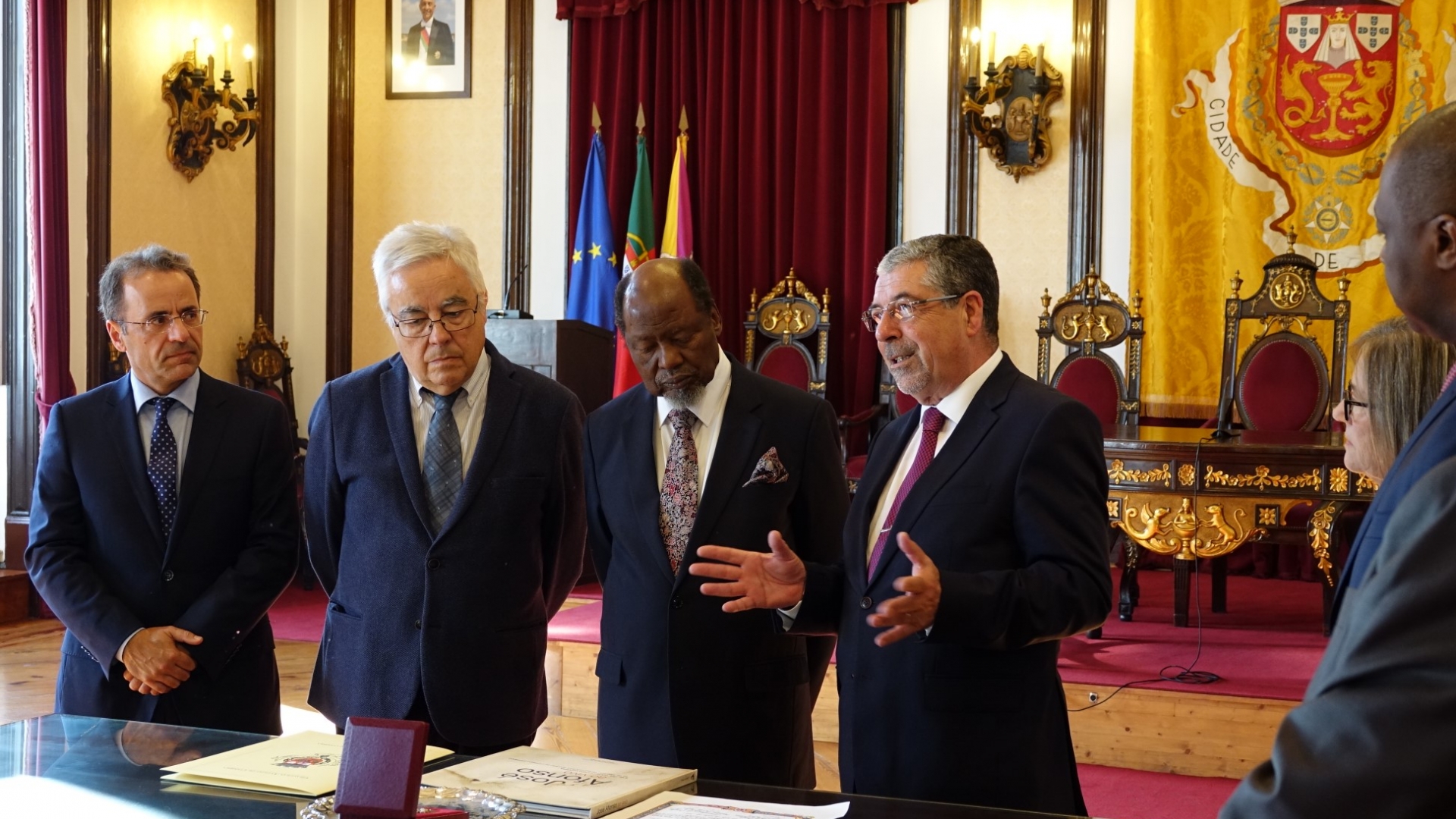 Joaquim Chissano recebido nos Paços do Município de Coimbra