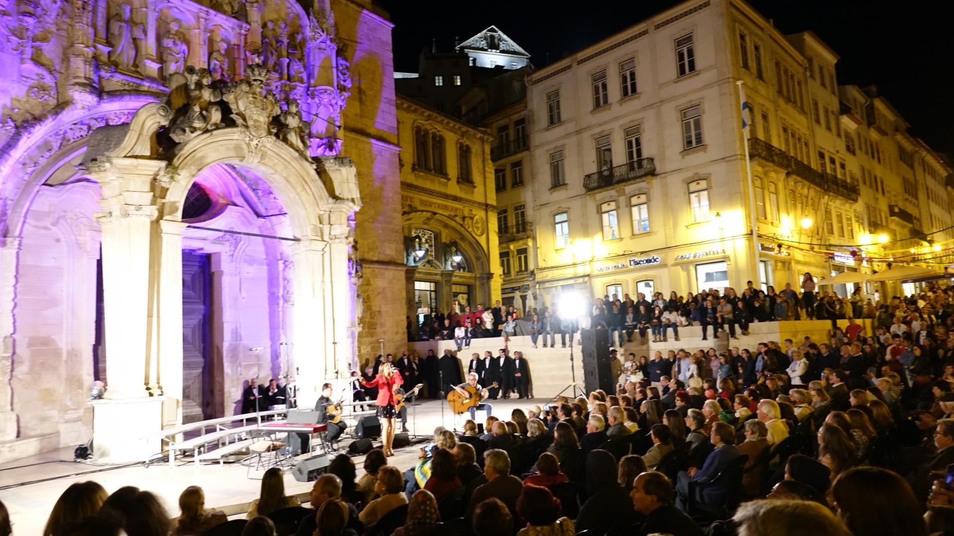 Centenas de pessoas assistiram ao primeiro dia do Encontros – Festival de Fado